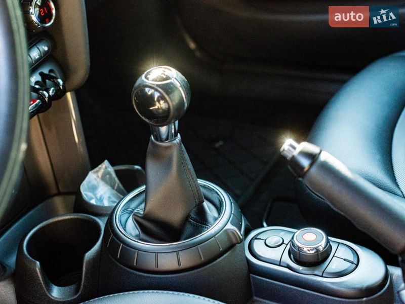 Хэтчбек MINI Cooper 2015 в Черновцах