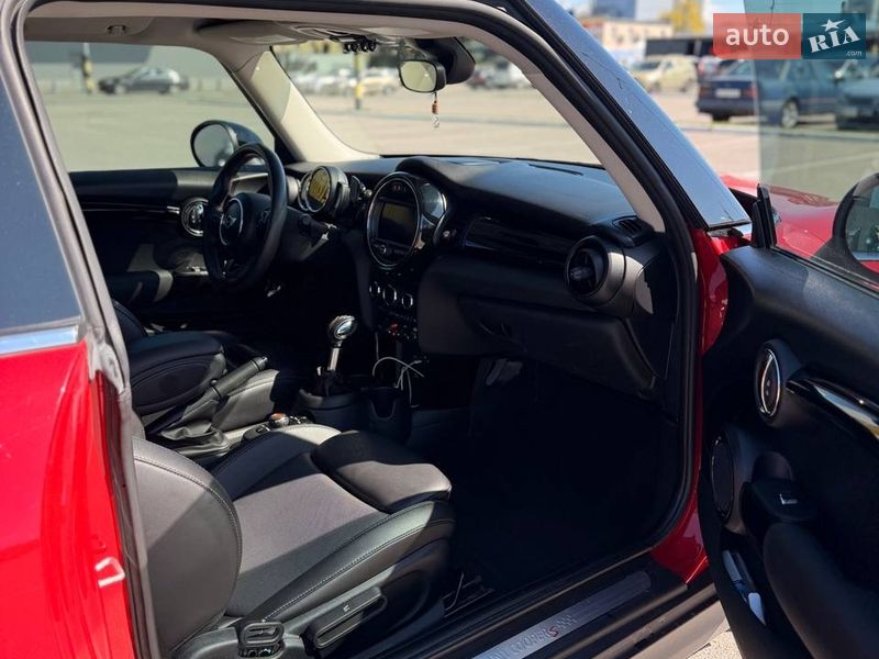 Хэтчбек MINI Cooper 2019 в Киеве