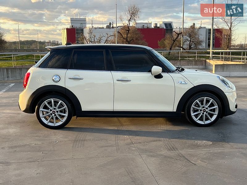 Хэтчбек MINI Cooper 2019 в Киеве