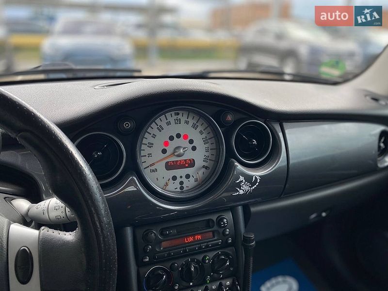 Хетчбек MINI Cooper 2004 в Чернівцях