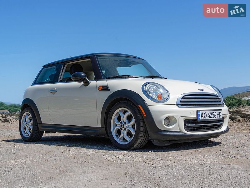 Хэтчбек MINI Cooper 2011 в Ужгороде