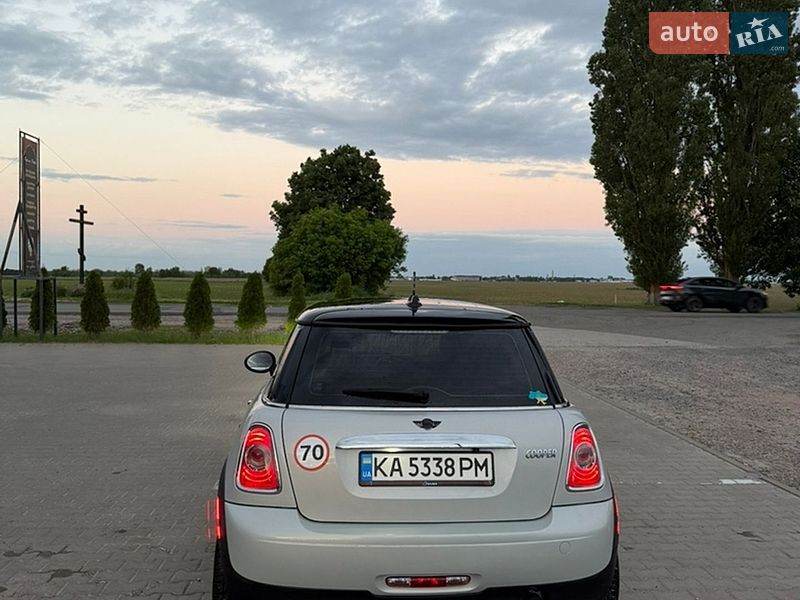 Хэтчбек MINI Cooper 2011 в Киеве