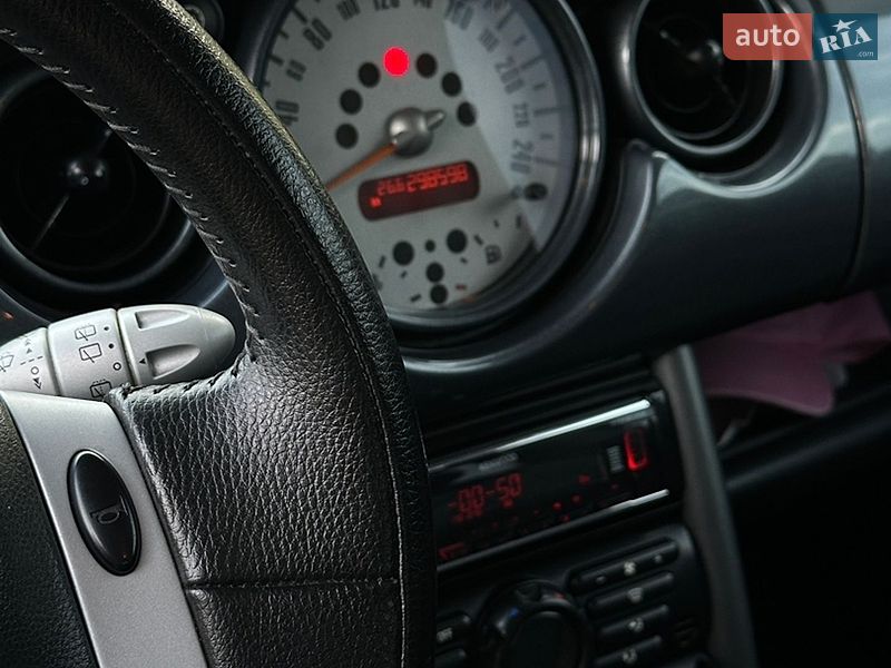 Хэтчбек MINI Cooper 2004 в Ужгороде