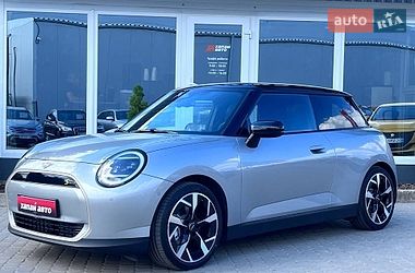 Хэтчбек MINI Cooper 2024 в Львове