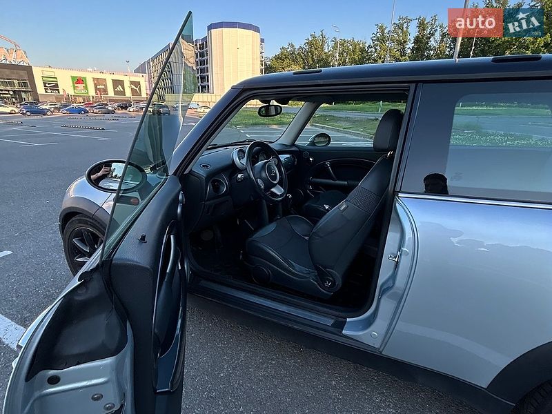 Хэтчбек MINI Cooper 2004 в Киеве