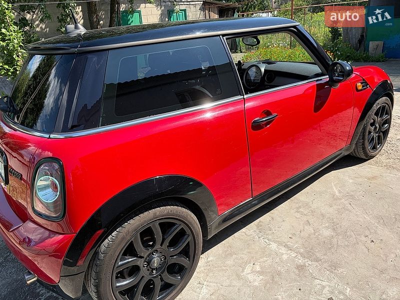 Хэтчбек MINI Cooper 2011 в Каменском фото 4 Хэтчбек MINI Cooper 2011 в Каменском