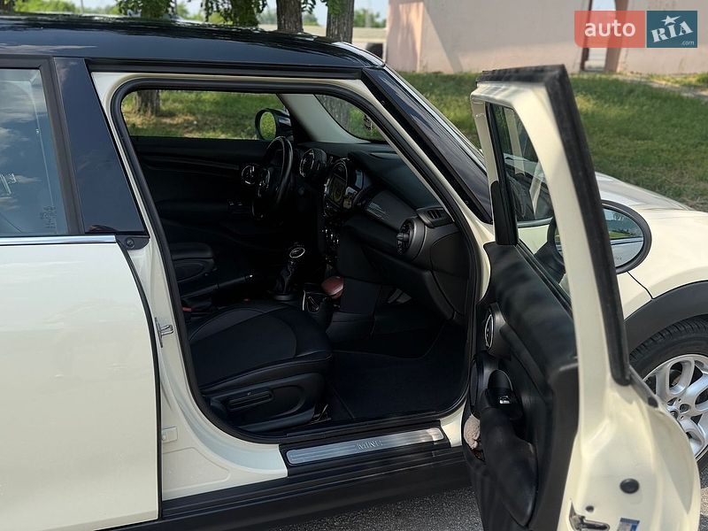 Хетчбек MINI Cooper 2017 в Києві