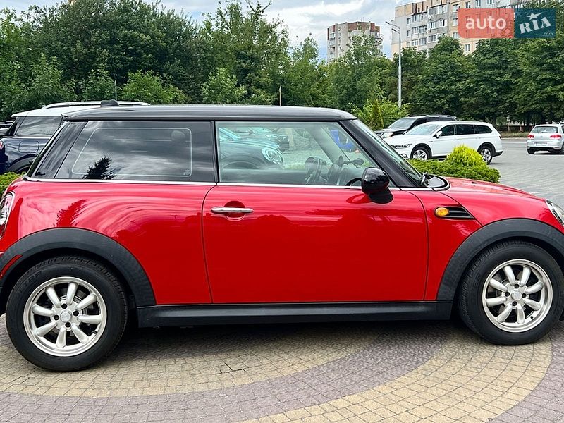 Хэтчбек MINI Cooper 2012 в Львове