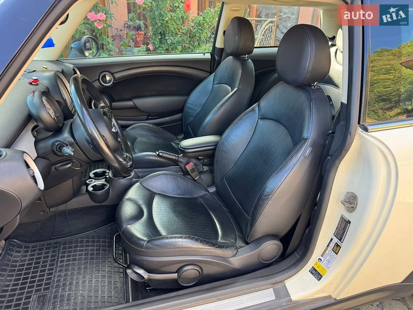 2011 MINI Cooper - мініатюра 24