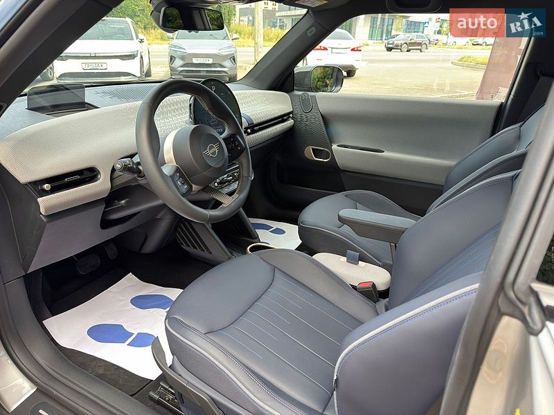 Хэтчбек MINI Cooper 2024 в Львове