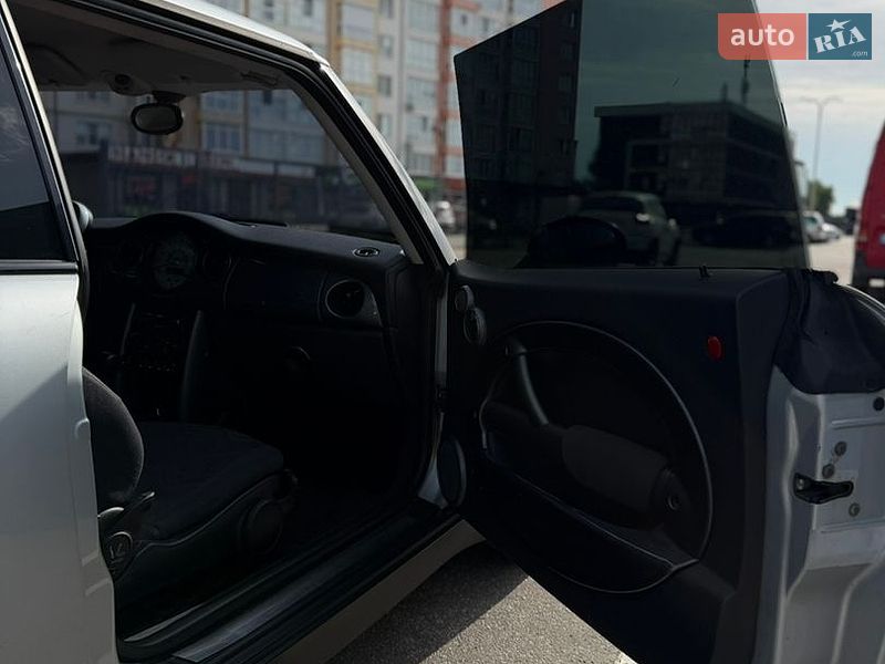 Хетчбек MINI Cooper 2004 в Івано-Франківську