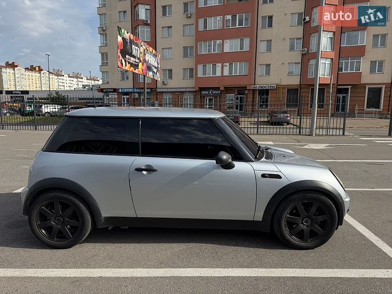 Хетчбек MINI Cooper 2004 в Івано-Франківську