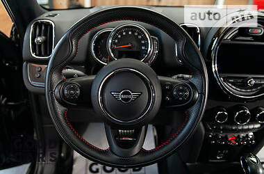 Позашляховик / Кросовер MINI Countryman 2018 в 