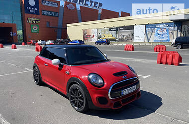 Хэтчбек MINI Hatch 2015 в Киеве