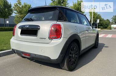 Хэтчбек MINI Hatch 2017 в Вишневом