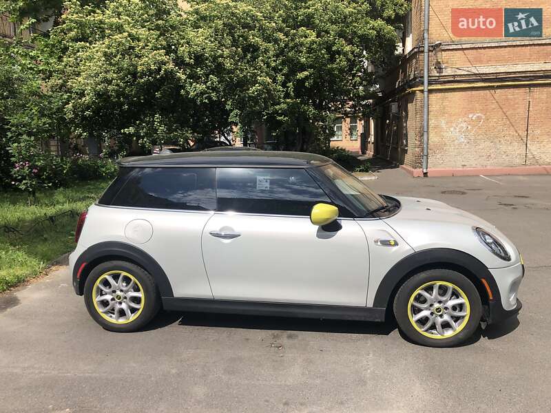 Хэтчбек MINI Hatch 2020 в Киеве