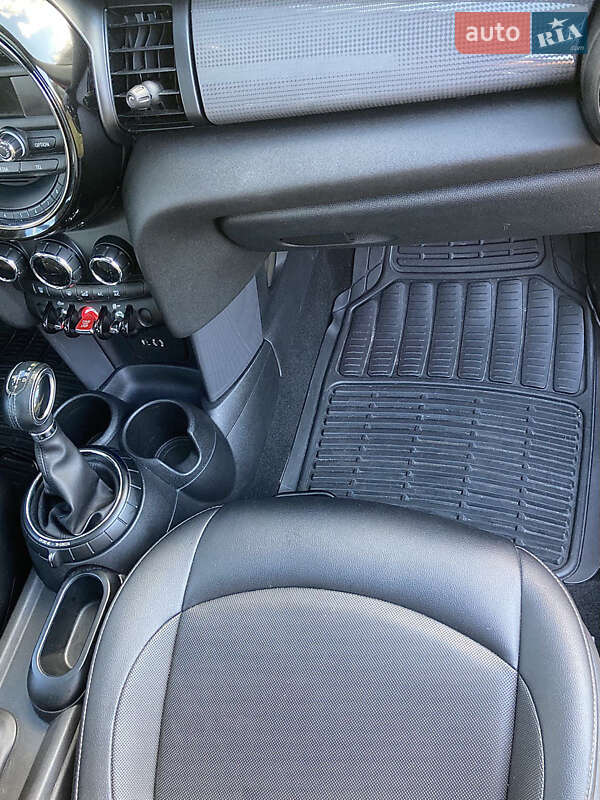 Хэтчбек MINI Hatch 2015 в Киеве