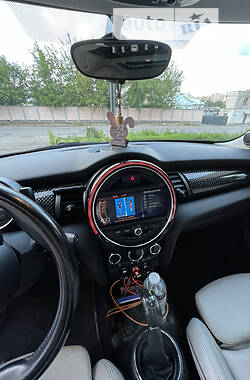 Хетчбек MINI Hatch 2014 в 
