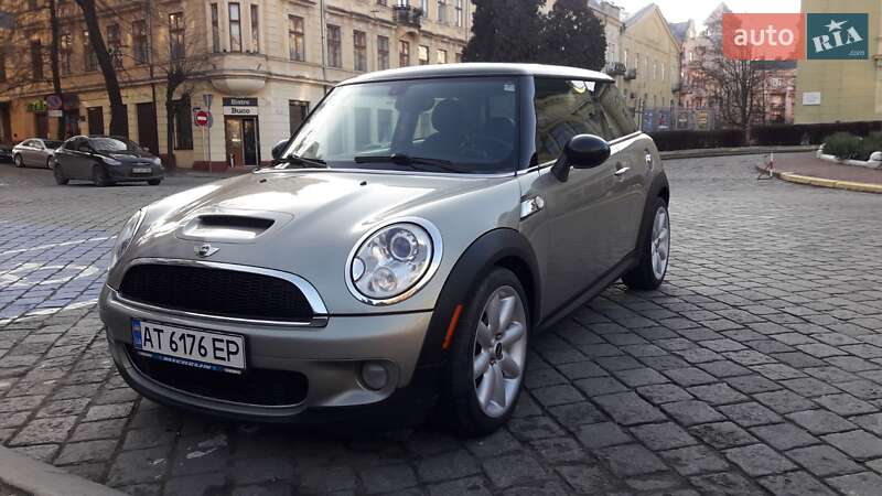 Седан MINI Hatch 2008 в Чернівцях