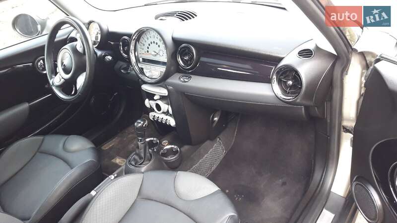 Седан MINI Hatch 2008 в Чернівцях