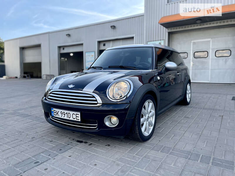 2008 Mini Hatch, VIN WMWML31020TN33472:plate — photo 1 (autoria)