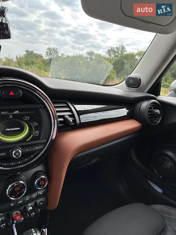 Седан MINI Hatch 2017 в Львові фото 10 Седан MINI Hatch 2017 в Львові