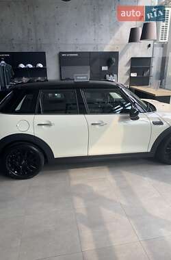 Хэтчбек MINI Hatch 2022 в Киеве