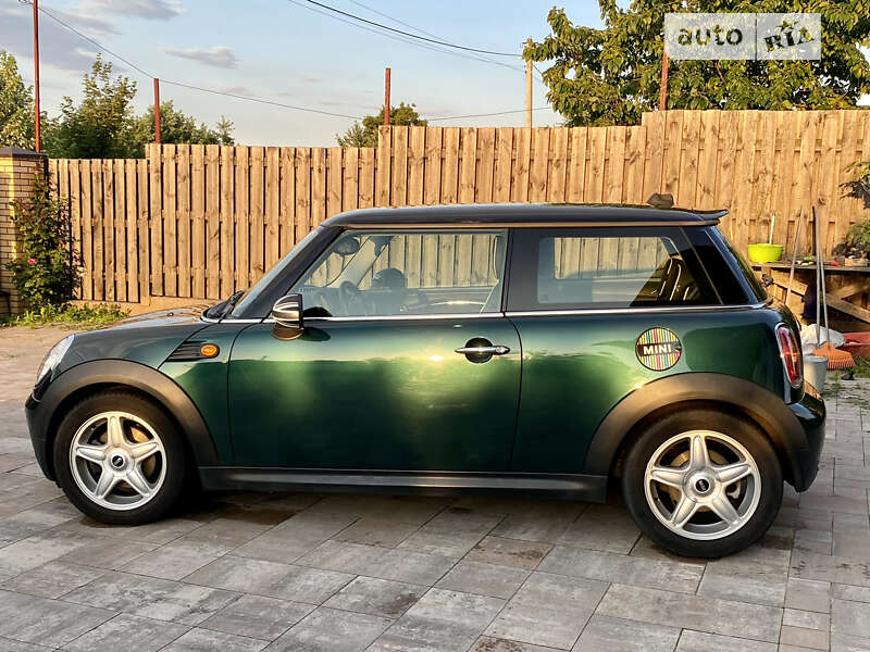 Хэтчбек MINI Hatch 2009 в Киеве