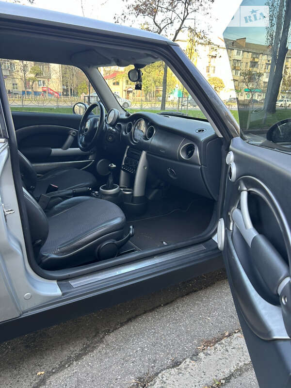 Хэтчбек MINI Hatch 2004 в Киеве