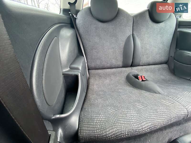 Хетчбек MINI Hatch 2002 в Кривому Розі