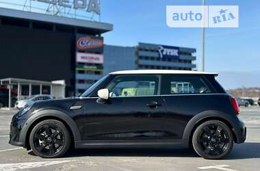 Хэтчбек MINI Hatch 2022 в Киеве