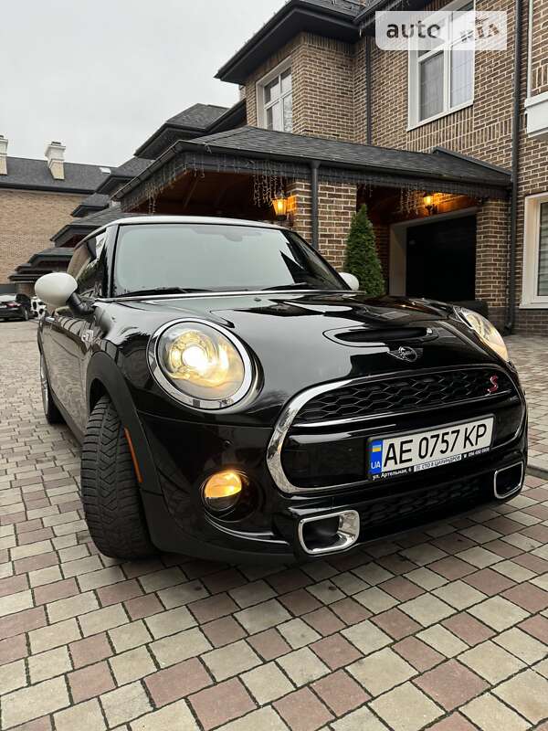 Хетчбек MINI Hatch 2016 в Дніпрі