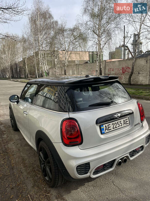 Хэтчбек MINI Hatch 2016 в Киеве