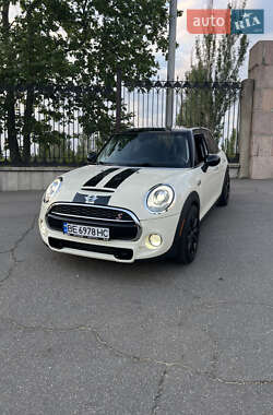 Хэтчбек MINI Hatch 2015 в Николаеве
