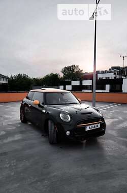 Хэтчбек MINI Hatch 2014 в Киеве