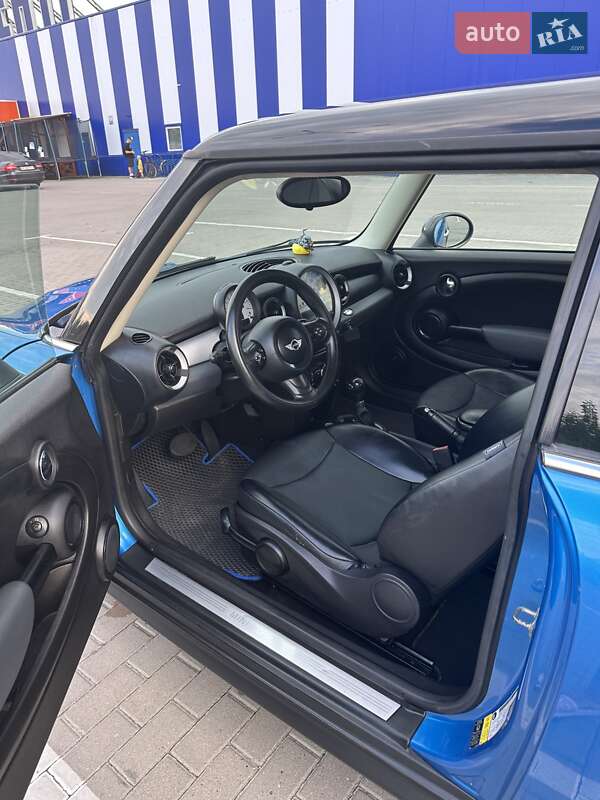 Хэтчбек MINI Hatch 2011 в Дубно