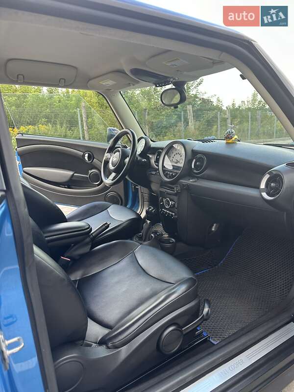 Хэтчбек MINI Hatch 2011 в Дубно