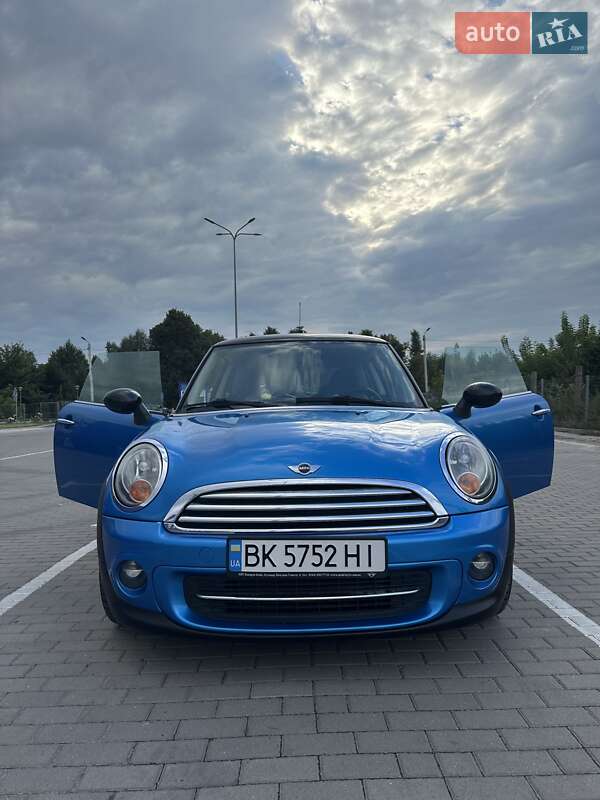 Хэтчбек MINI Hatch 2011 в Дубно