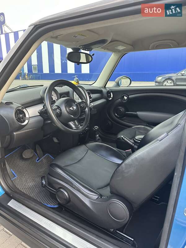 Хэтчбек MINI Hatch 2011 в Дубно