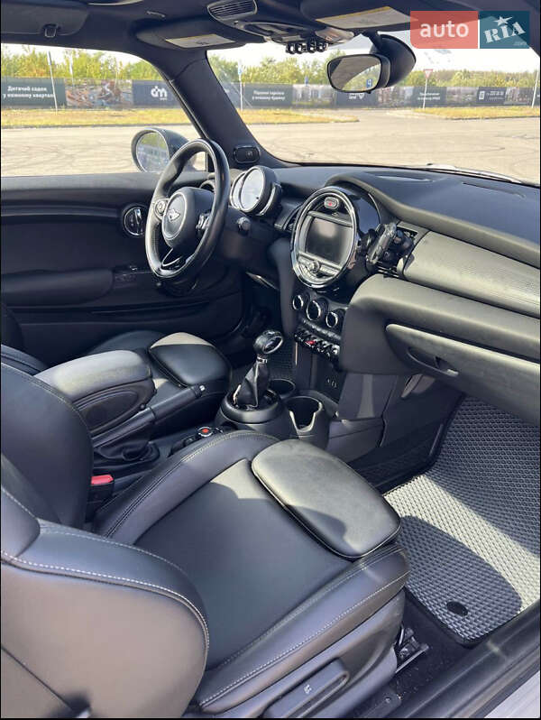 Хэтчбек MINI Hatch 2017 в Киеве