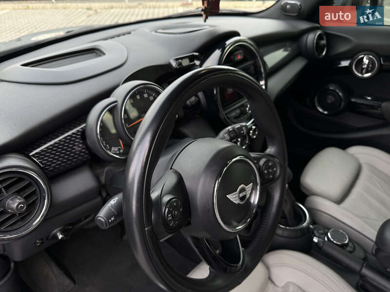 Хэтчбек MINI Hatch 2016 в Киеве