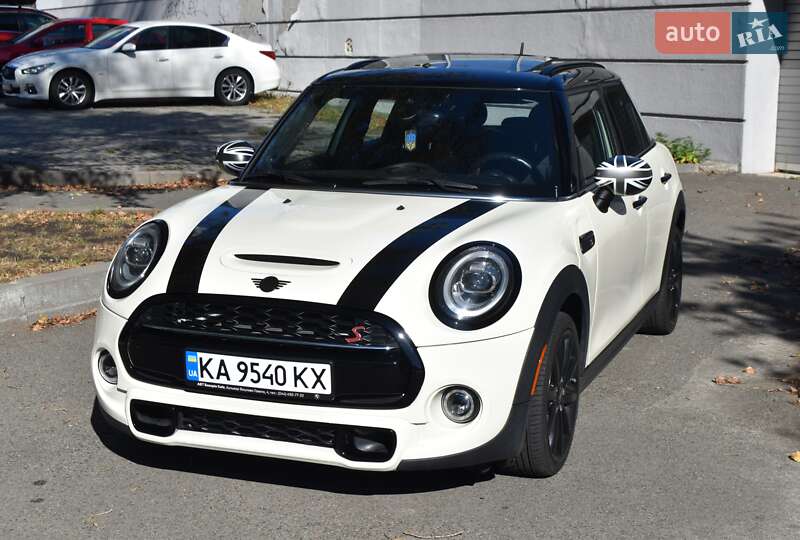 Хэтчбек MINI Hatch 2020 в Киеве