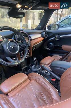 Седан MINI Hatch 2019 в 
