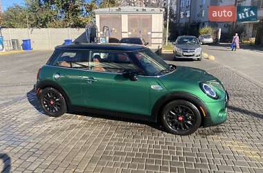 Седан MINI Hatch 2019 в 