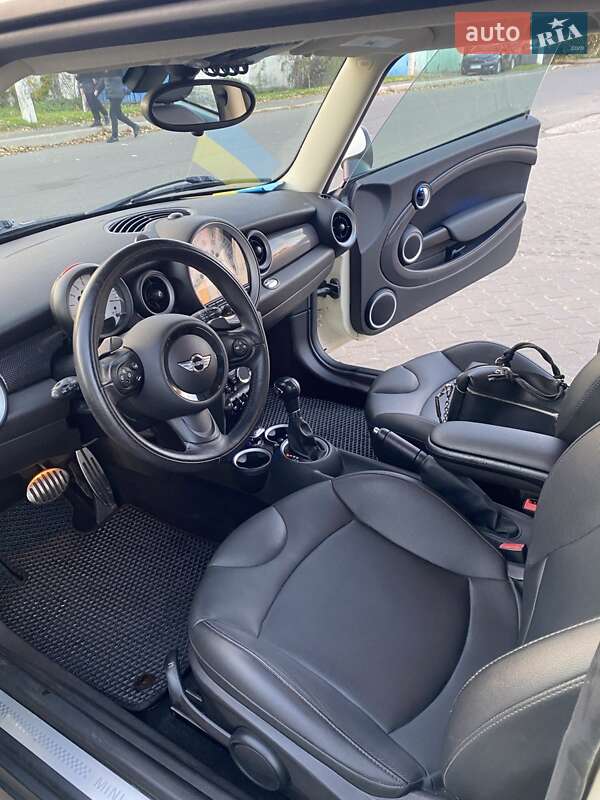 Хэтчбек MINI Hatch 2013 в Черноморске