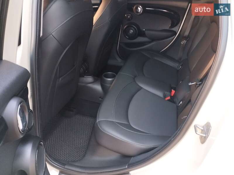 Хетчбек MINI Hatch 2018 в Чернігові