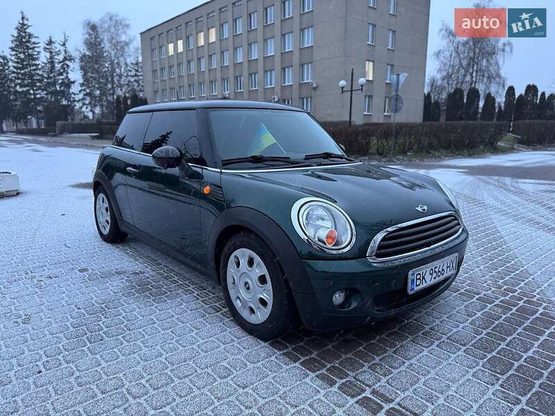 Хетчбек MINI Hatch 2010 в Радивиліві