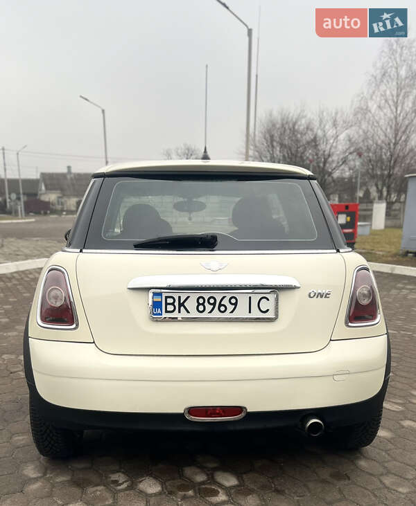 Хетчбек MINI Hatch 2008 в Рівному
