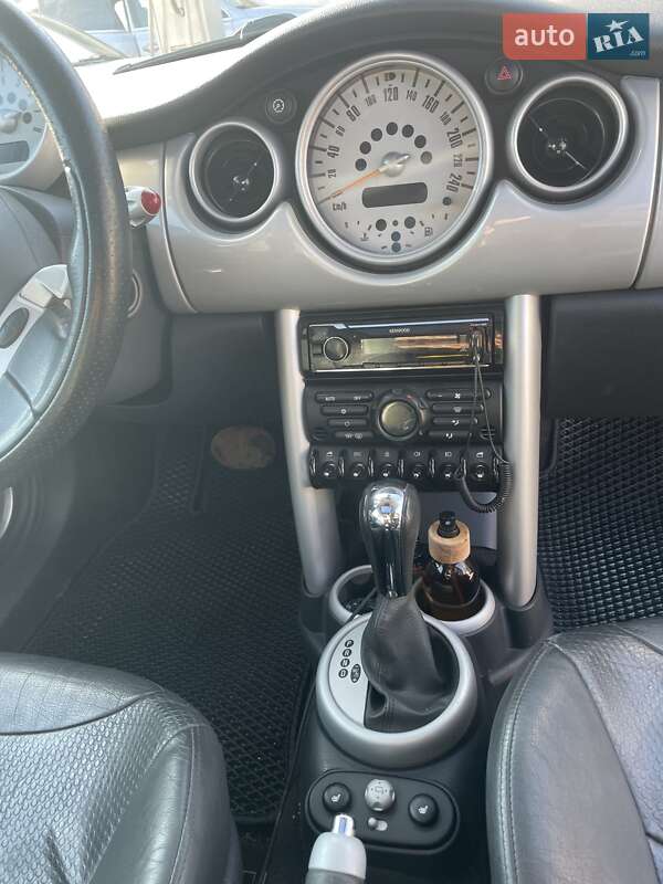 Хетчбек MINI Hatch 2003 в Чернівцях