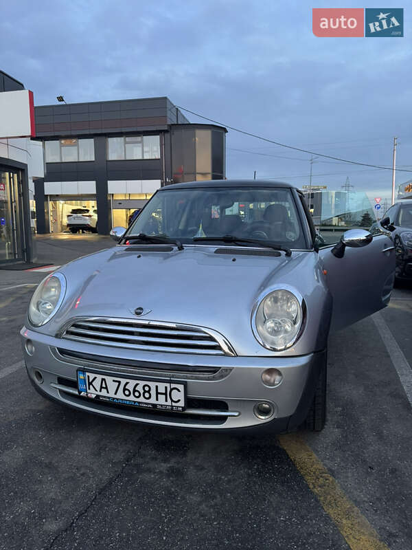 2006 Mini Hatch, VIN WMWRA31000TE24989:plate — фото 1 (autoria)